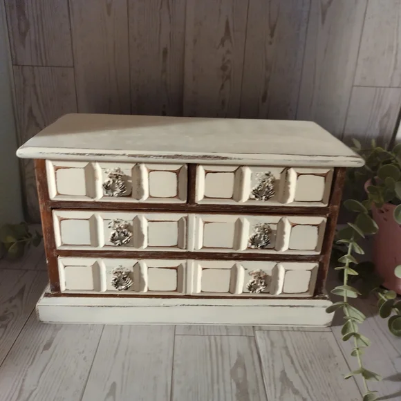 Vintage Upcycled Ivory Chic Farmhouse Musical Jewelry Box with Velvet Lining - Picture 7 of 7